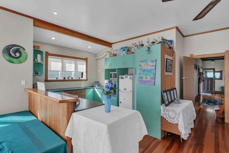 65 Beach Road Pahurehure_7