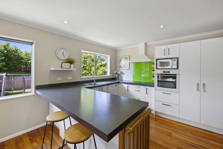 8 Sharpe Crescent Wainuiomata_6