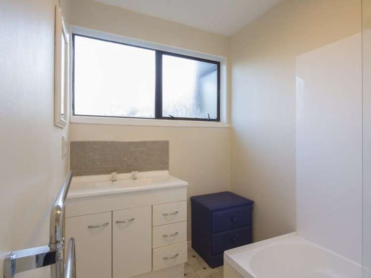 2b Thorn Crescent Fernhill/Sunshine Bay_16