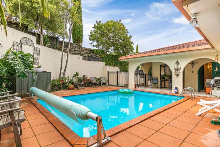 3/2 Beach Road Castor Bay_2