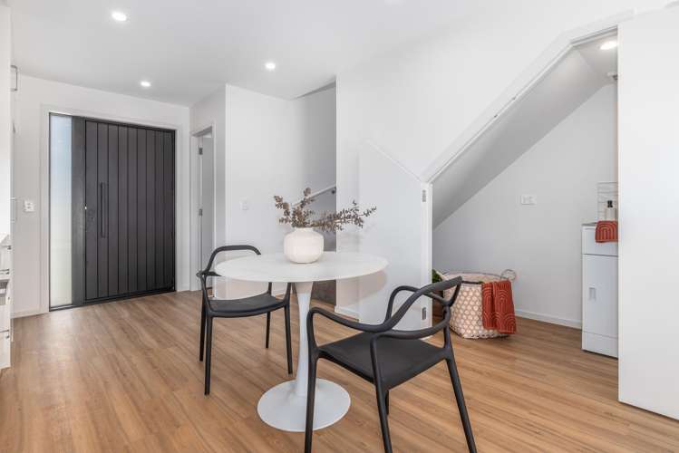 9/624A Queen Street East_5