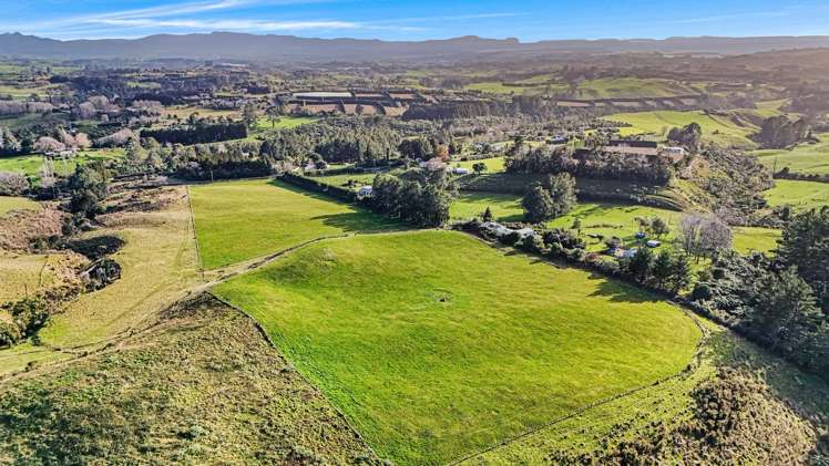 110 Ross Road and 20 Laurel Drive Whakamarama_14
