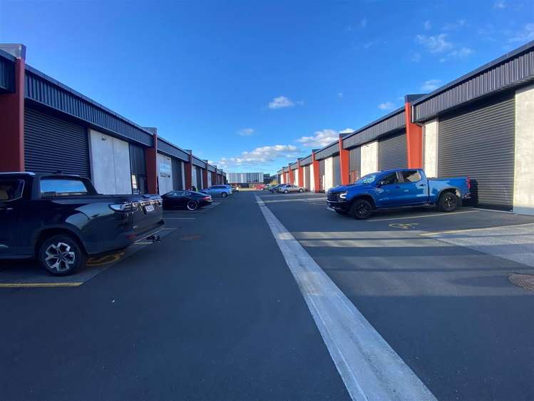 Unit 19 at 15 Earthmover Crescent Burbush_4