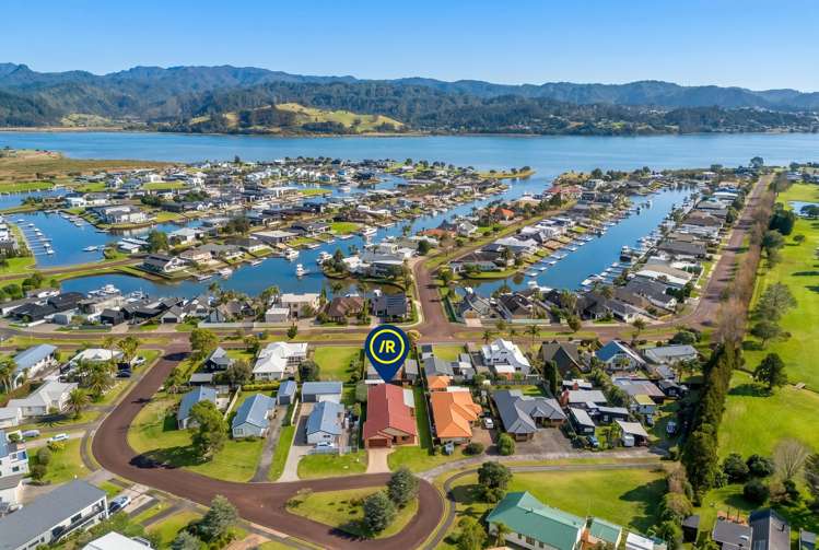 109 The Yardarm Pauanui_21