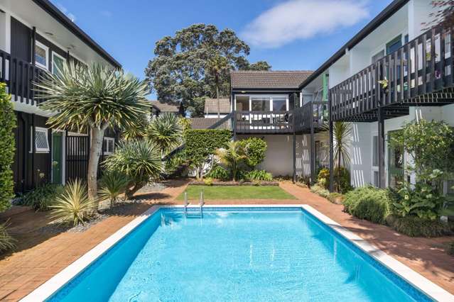2 brm apartment in Epsom
