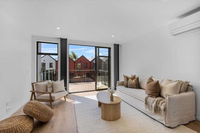 2/11 Donald Place Merivale_4