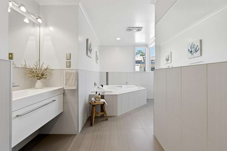 19 Beach Road Otumoetai_26