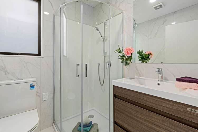 8/3 Beach Road Te Atatu Peninsula_13