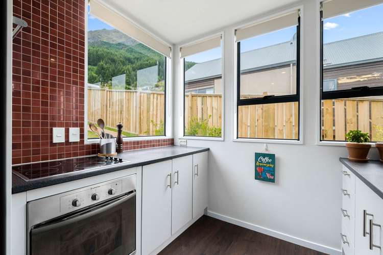 11a Avalon Crescent Fernhill/Sunshine Bay_8