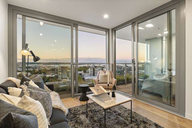 Modern 2 bed 2 bath ensuite parking