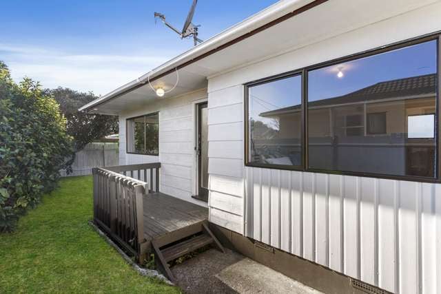 2/128a Bruce Mclaren Road Henderson_1