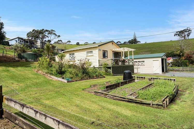 8 Hugh Barron Way Whananaki_3