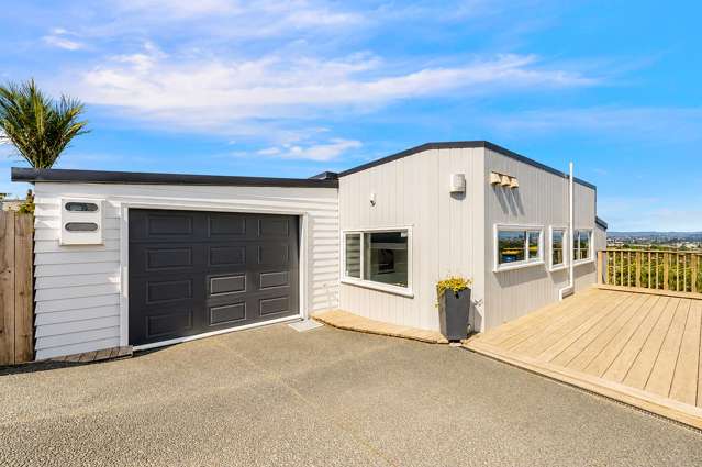 ELEVATED LIVING WITH VIEWS TO IMPRESS!