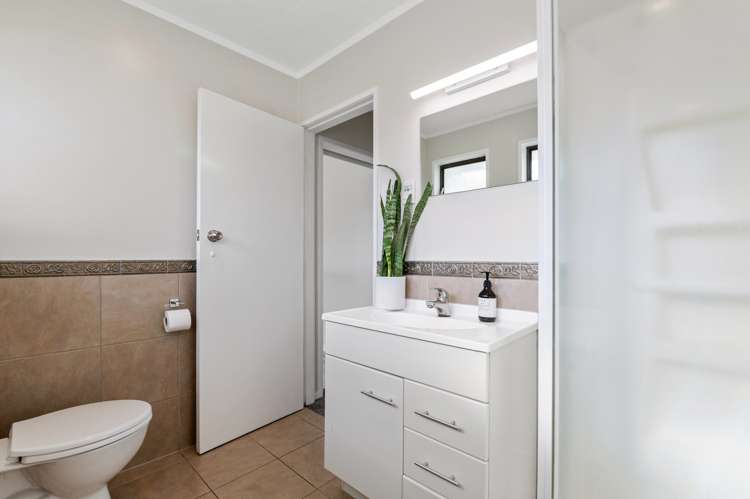 35 Tennyson Drive Owhata_11