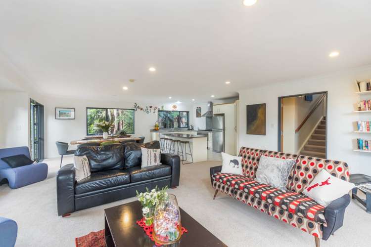 19 Springwater Vale Unsworth Heights_5