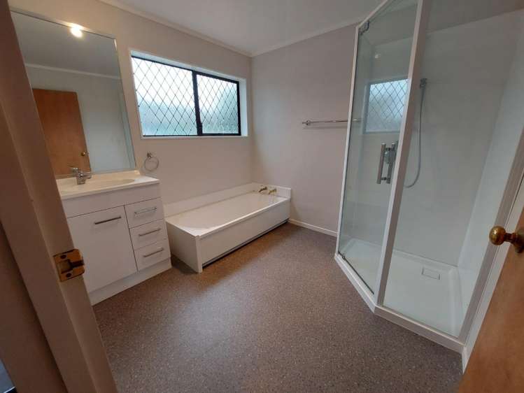 24 Hamblyn Crescent 1112_12