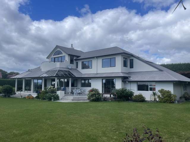 Luxury Family Lifestyle with Harbour Views