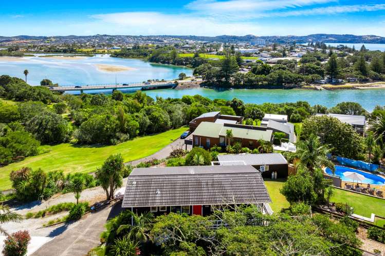 44 Amorino Drive Red Beach_9