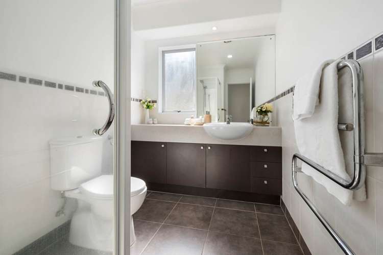 1 Pertosa Drive Flat Bush_13