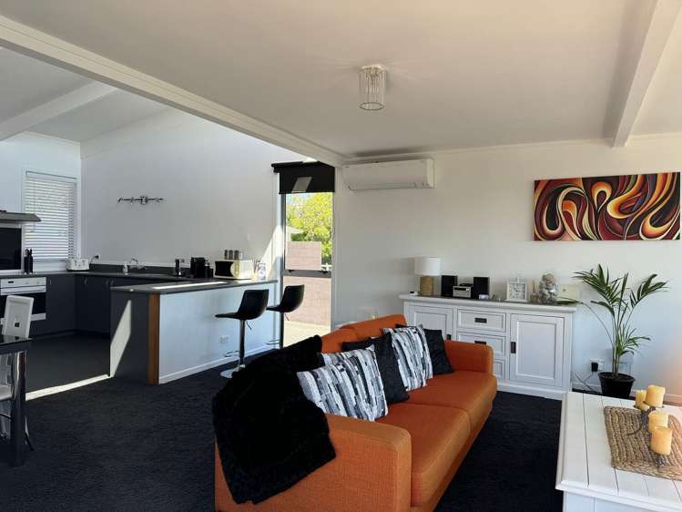 5/232 Lake Terrace Waipahihi_4