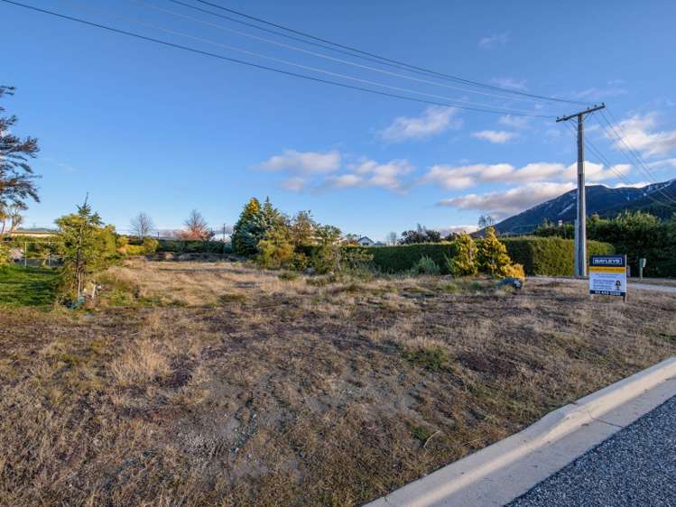 20 Flora Dora Parade Lake Hawea_4