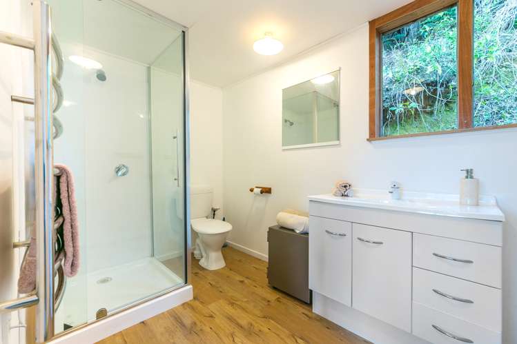 215 Queen Charlotte Drive Havelock_16