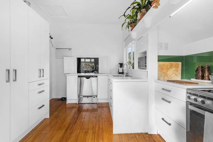 8 Friend Street Karori_6