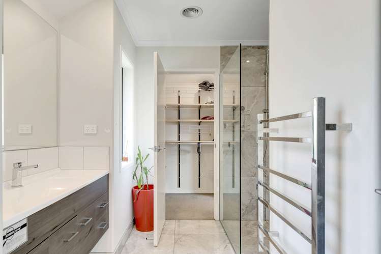 117 Queen Charlotte Drive Aotea_12