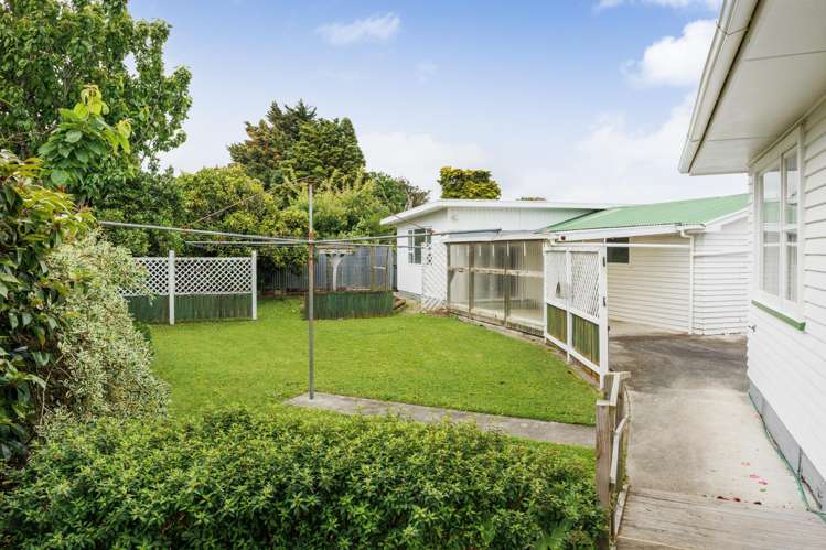 8 Somerset Crescent Highbury_13