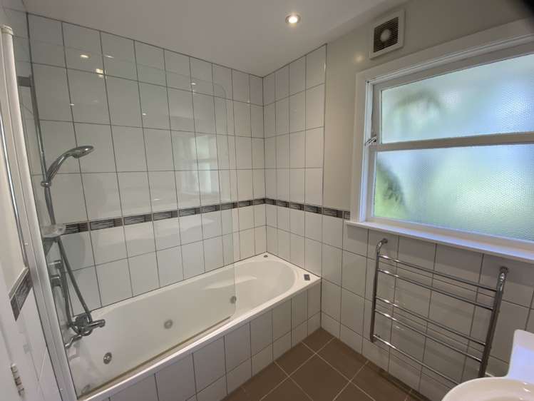 37 Huntleigh Park Way Ngaio_9