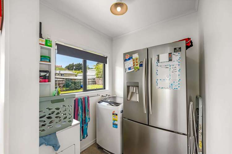 83 Walker Crescent Gore Surrounds_9