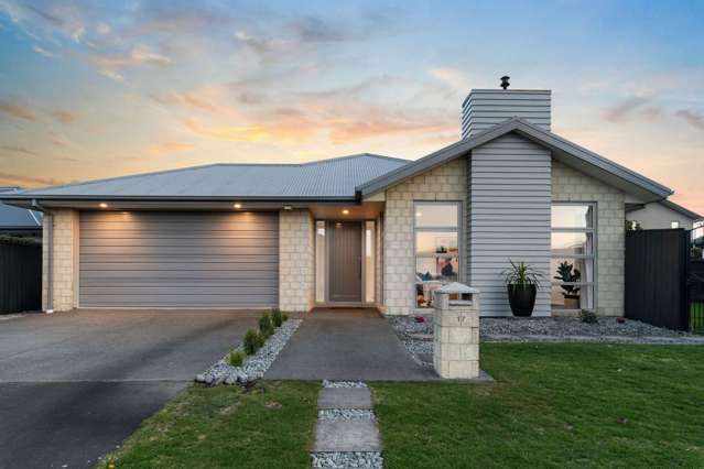 Stylish 3-Bedroom, 2-Bathroom Home with Double Garage in Sought-After Northwood