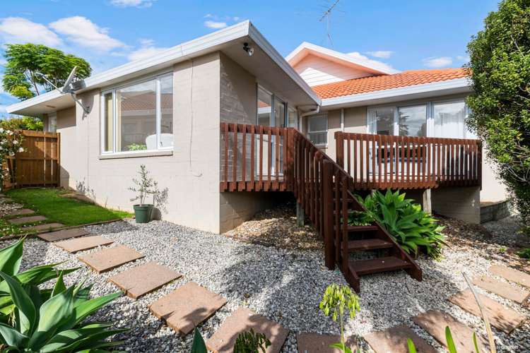 18 Gillett Place Botany Downs_18