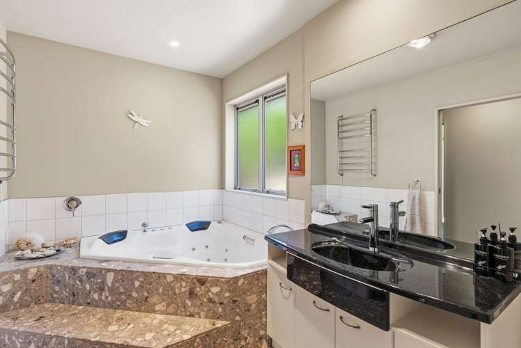 60 The Esplanade Raumati South_37