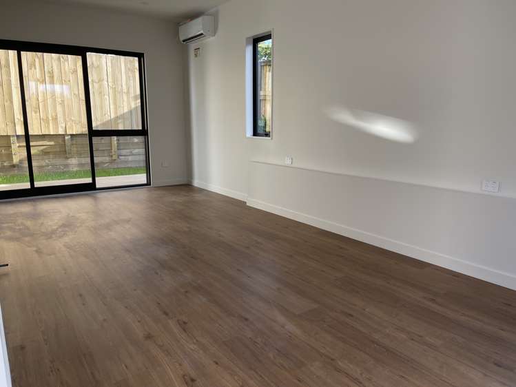 4/196 Royal Road Massey_2