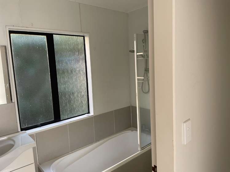 8a Parsons Glen Karori_7