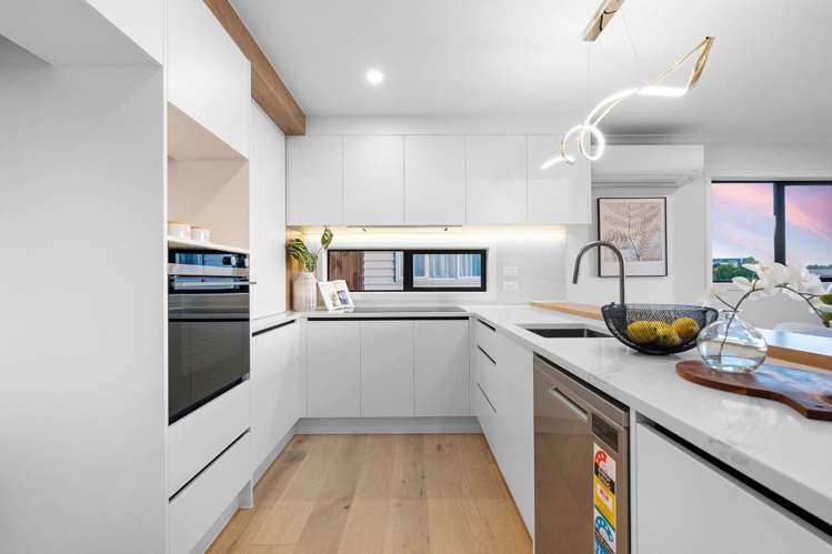 20 Baulcomb Parade Windsor Park_9