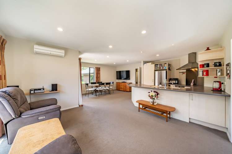 14 Tararua Close Aotea_10