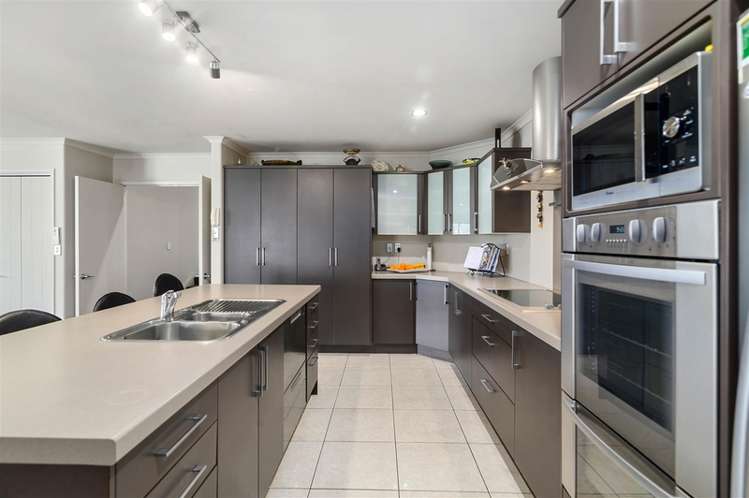 16 Devoy Drive Owhata_4