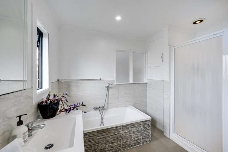 13 Howard Road Taradale_10