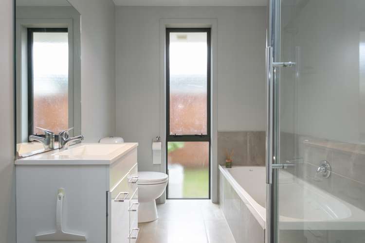 6 Broadcast Lane Rangatira Park_19