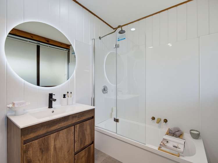 63 Gledstane Road Stanmore Bay_14