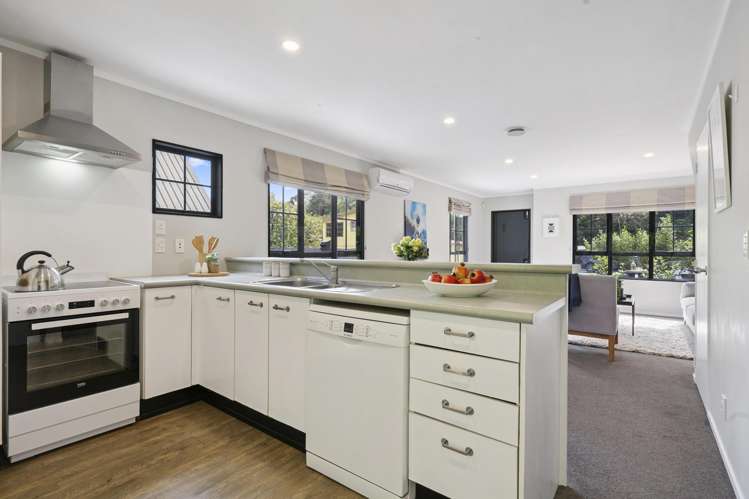 16B Parsons Glen Karori_9