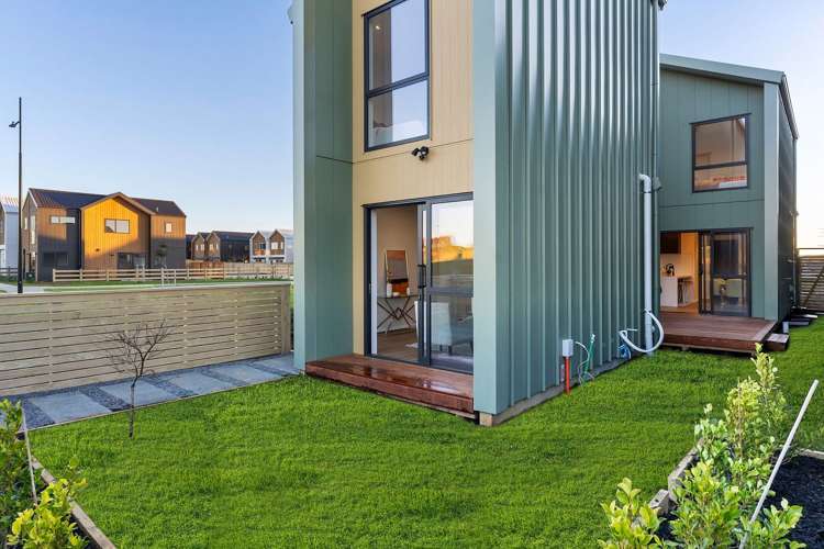 33 karaka village parade Karaka_21