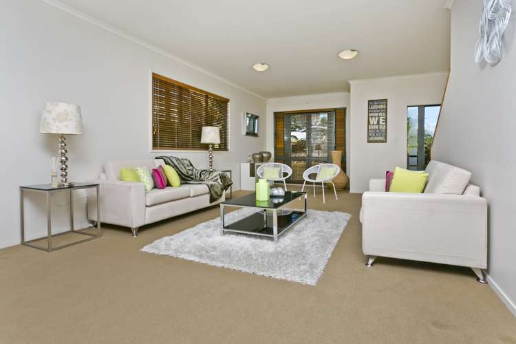 14 Greenbough Lane Greenhithe_4