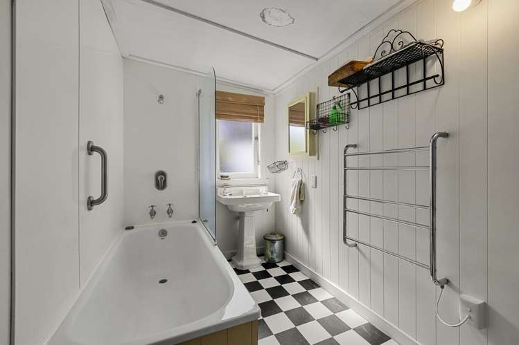 3 Rose Street Raglan_22