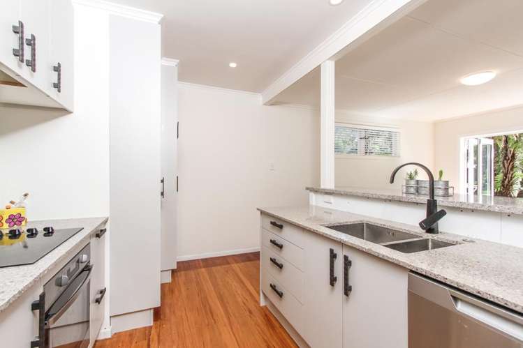 11 Hollywood Avenue Titirangi_5