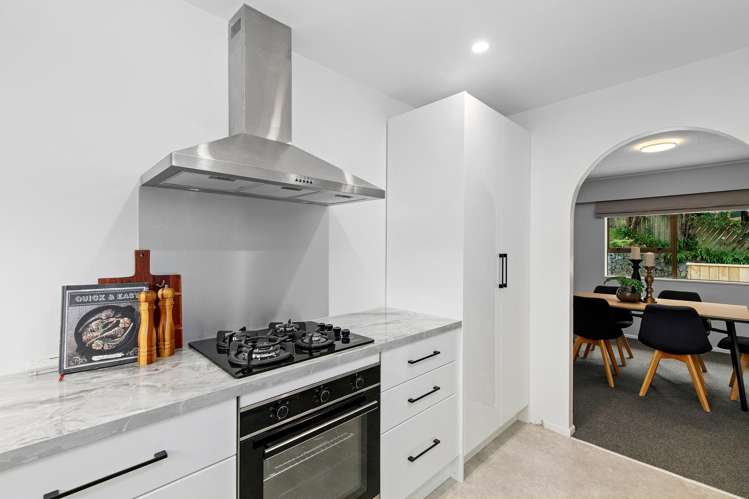 8 Bogle Grove Stokes Valley_12