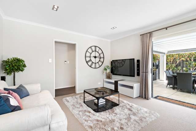 2/18 Whiteacres Drive Sunnyhills_2