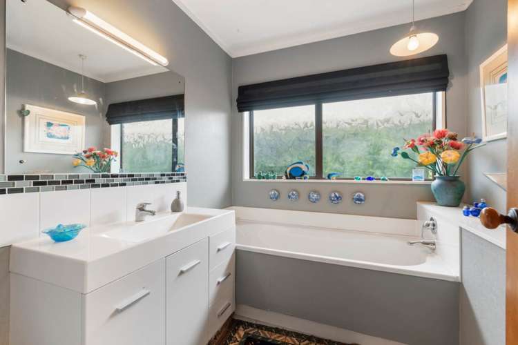 20 Voltaire Court Botany Downs_18